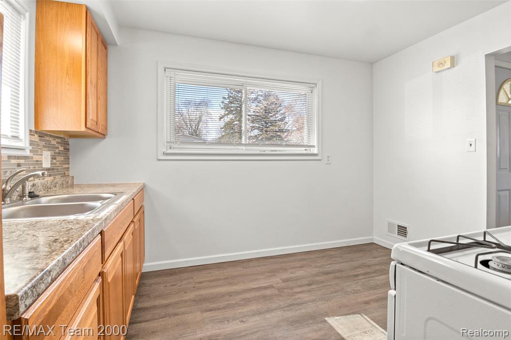 5027 Lincoln Boulevard, Dearborn Heights, MI 48125 — Photo 15