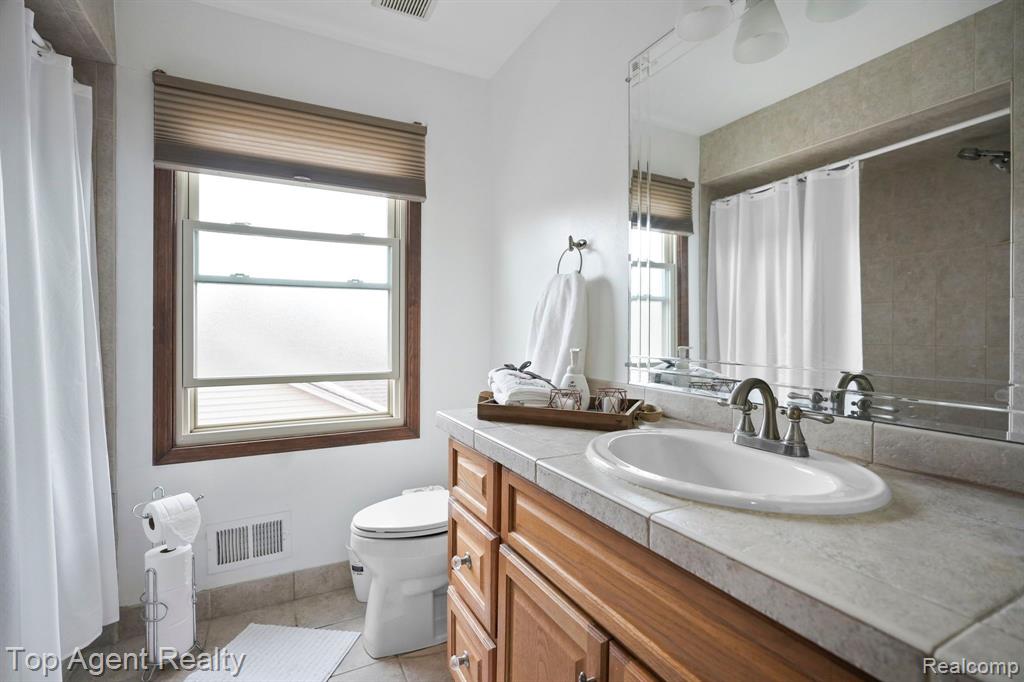 445 LEXINGTON Drive, Rochester Hills, MI 48307 — Photo 28