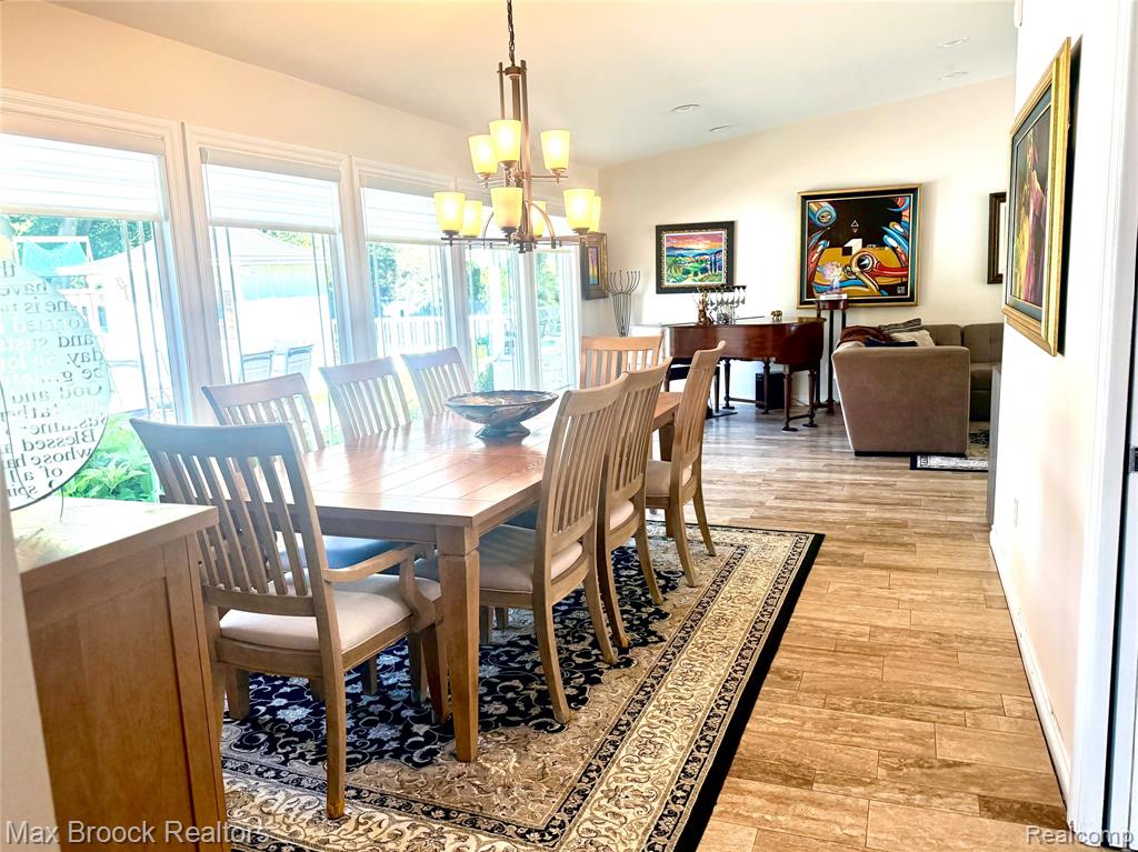 4784 S VALLEYVIEW Road, West Bloomfield, MI 48323 — Photo 16