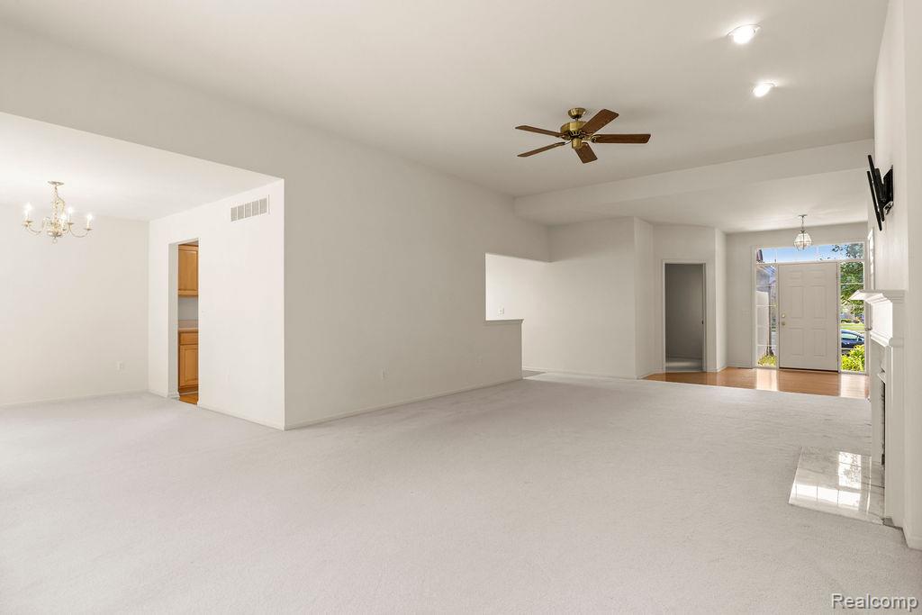43120 Creek Court, 81, Clinton Twp, MI 48038 — Photo 11