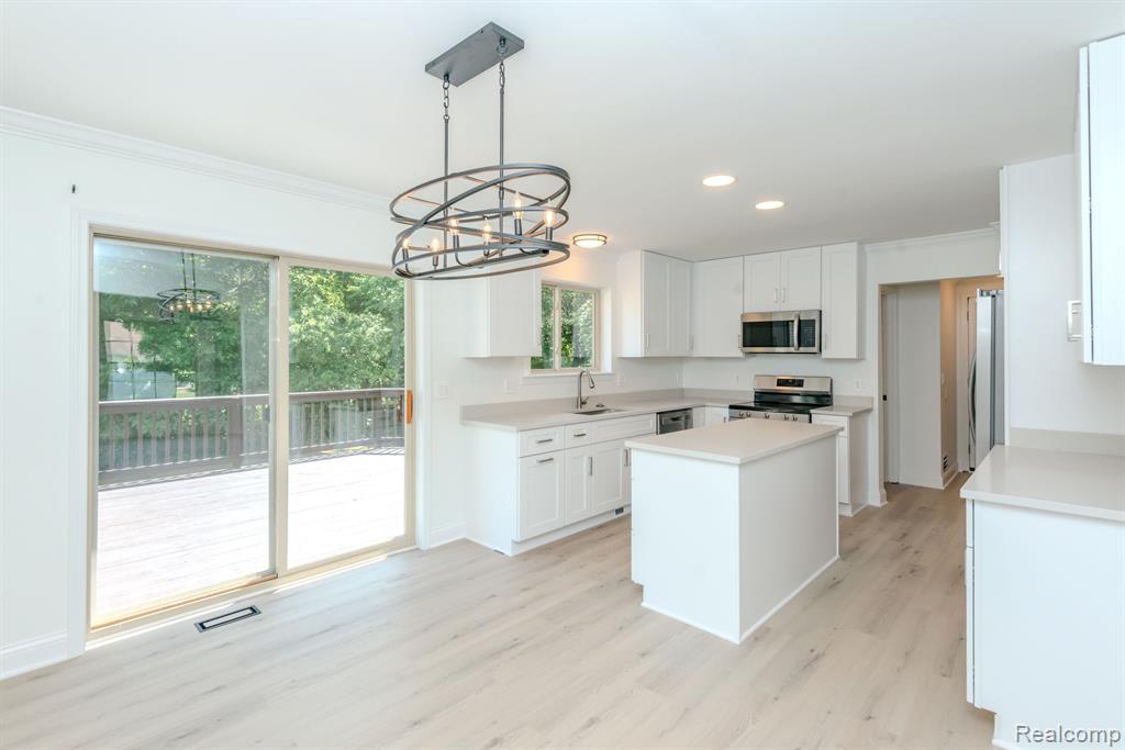 526 COVE VIEW Drive, Waterford, MI 48327 — Photo 20