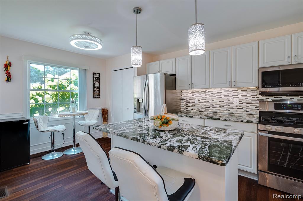 43730 Algonquin Drive, Novi, MI — Photo 11
