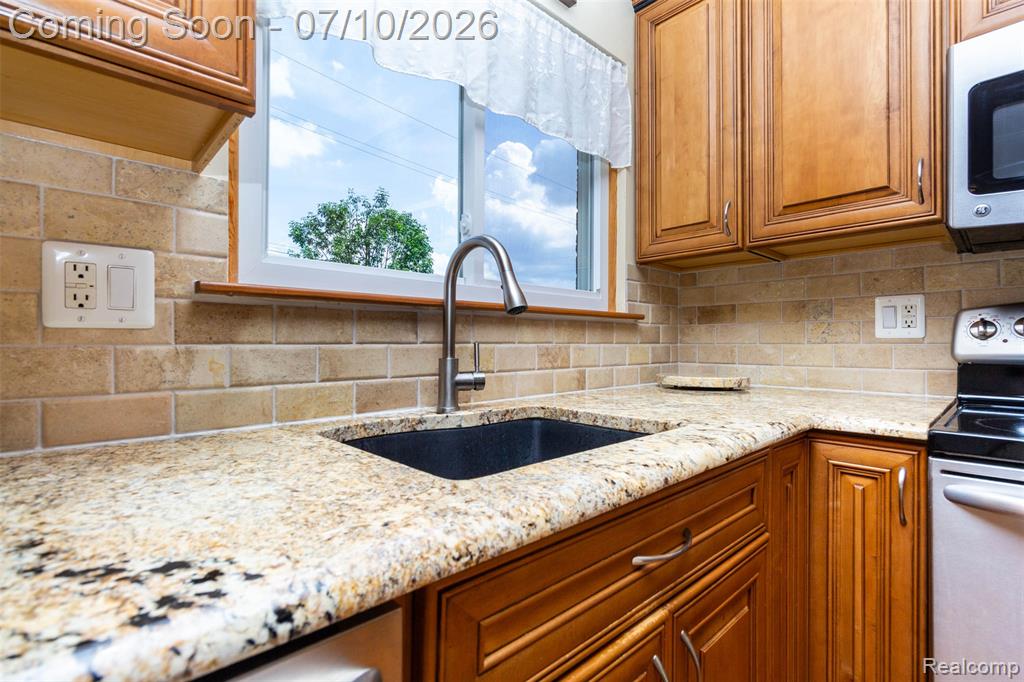 9807 Fairbanks Street, Belleville, MI 48111 — Photo 13