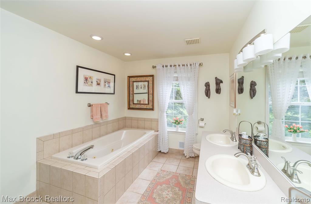 1478 Courtney Court, Hartland, MI 48353 — Photo 35