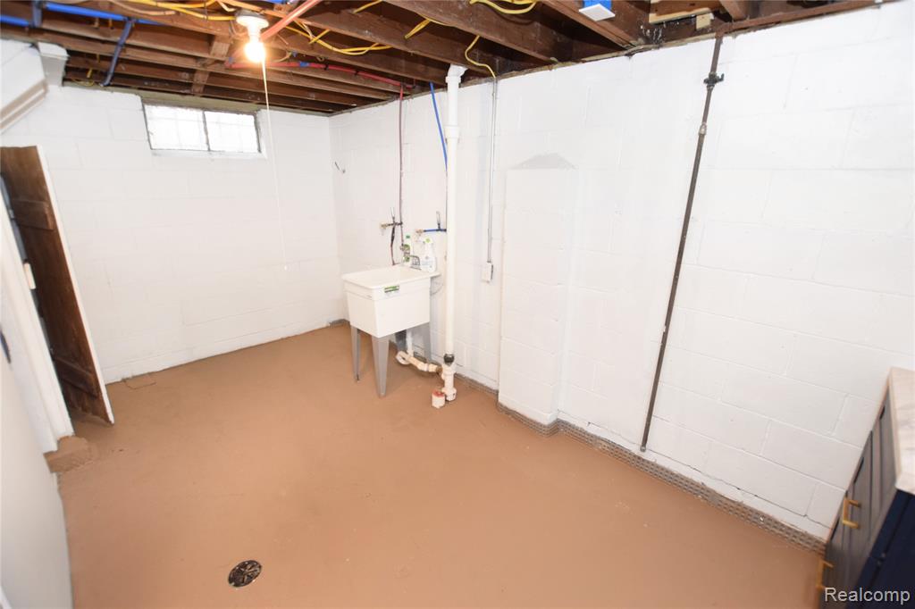 4822 Birchcrest Drive W, Flint, MI 48504 — Photo 11