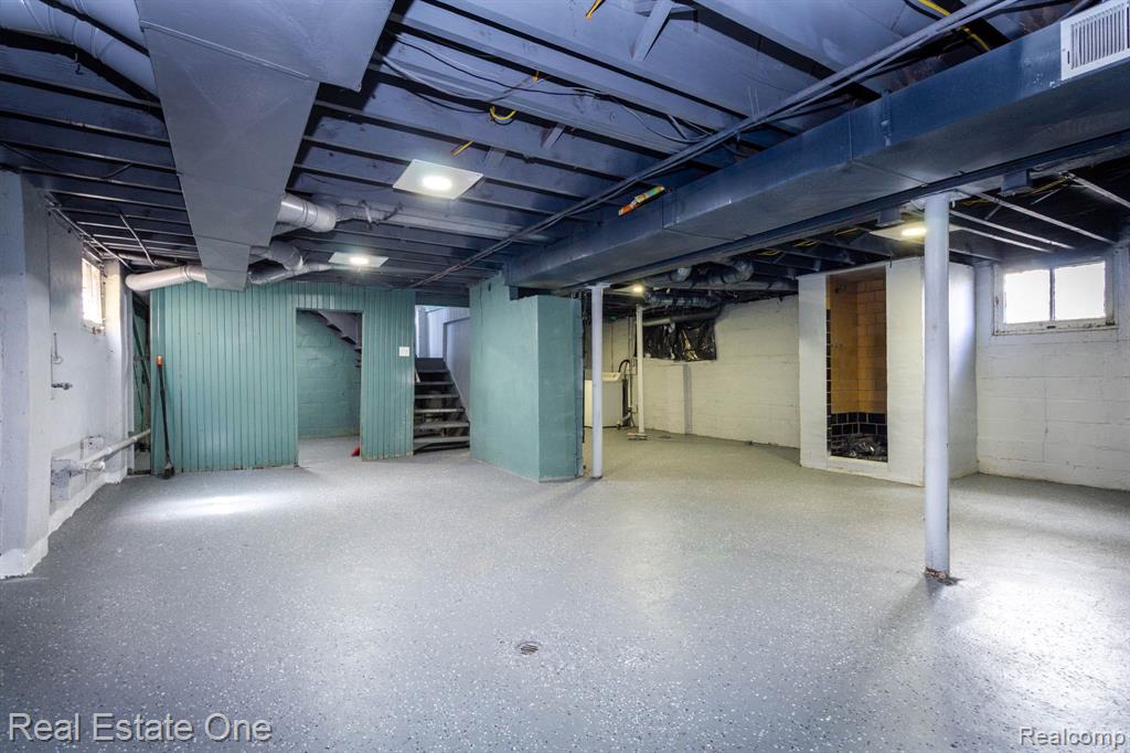 12568 Wilshire Drive, Detroit, MI 48213 — Photo 33