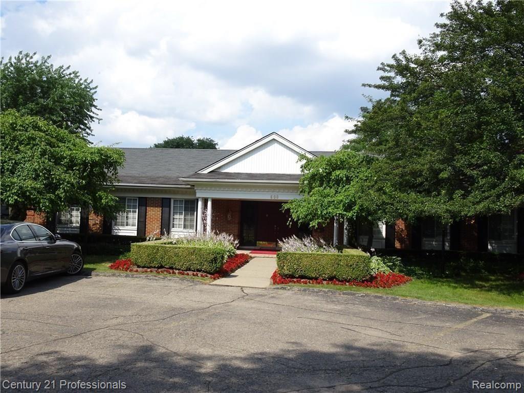 616 E Fox Hills Drive, Bloomfield Hills, MI 48304 — Photo 24