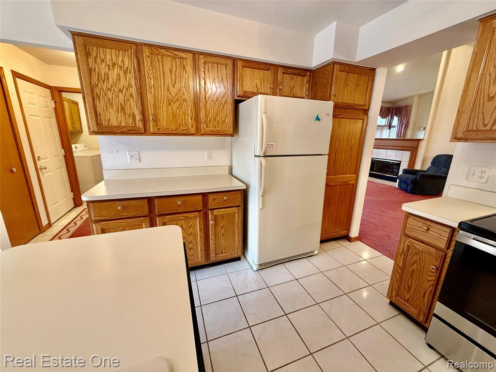 42827 Matthew Drive, Sterling Heights, MI 48313 — Photo 12