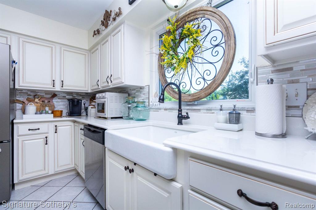 4086 Cherry Garden Drive, Commerce Twp, MI 48382 — Photo 5