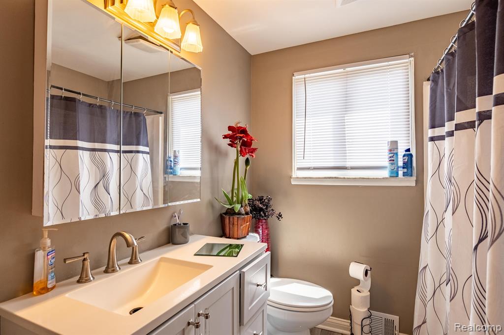 41210 PAIGN Drive, Sterling Heights, MI 48313 — Photo 11