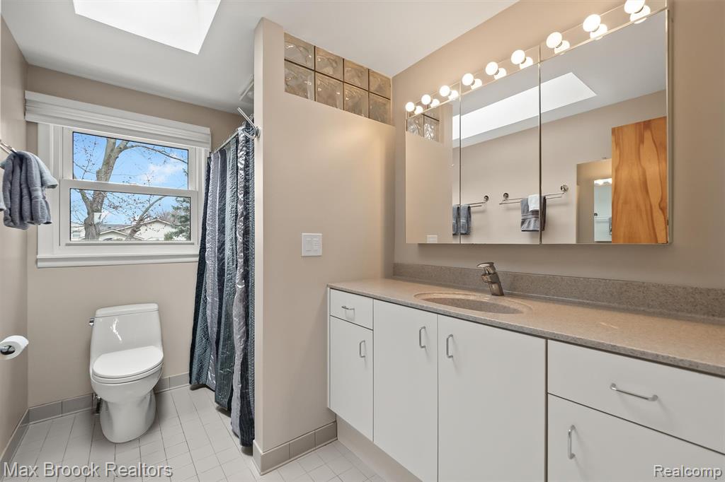 6540 Alderley Way, West Bloomfield, MI — Photo 36