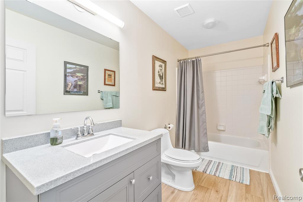 454 BREAKWATER, Belleville, MI 48111 — Photo 32