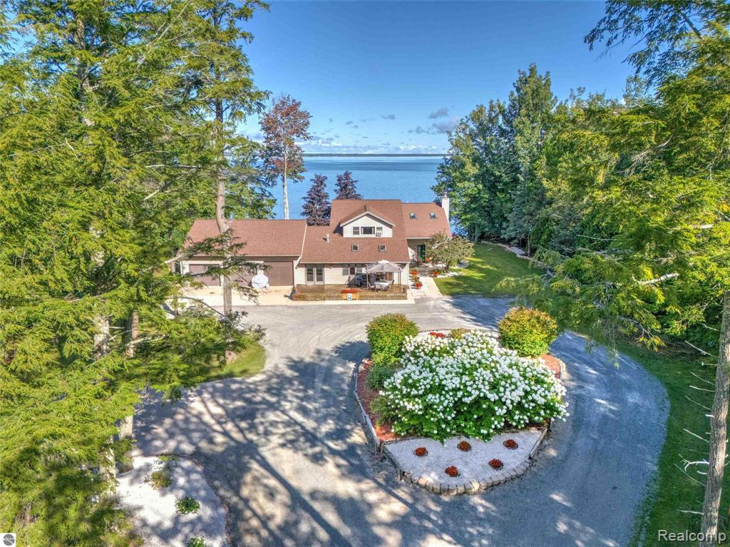 93N County Road 441, Manistique, MI 49854