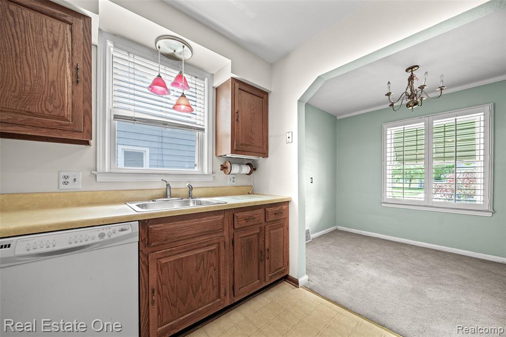 816 N Kenwood Avenue, Royal Oak, MI 48067 — Photo 18