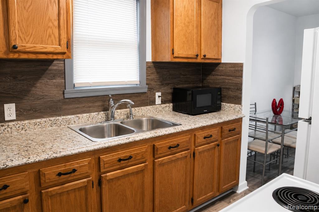 9337 Rutland Street, Detroit, MI 48228 — Photo 26