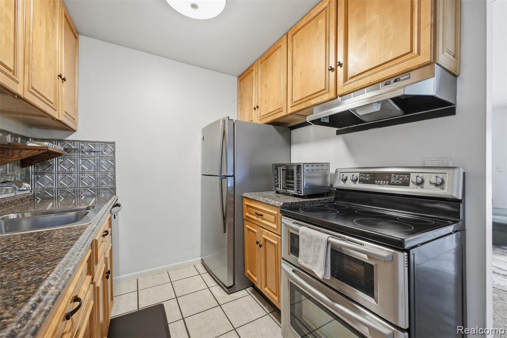 9921 Allen Pointe Drive, 4, Allen Park, MI 48101 — Photo 12