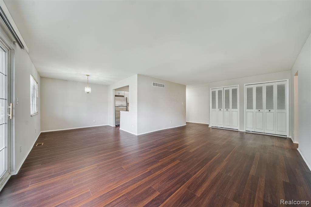 6151 Orchard Lake Road, 103, West Bloomfield, MI — Photo 5