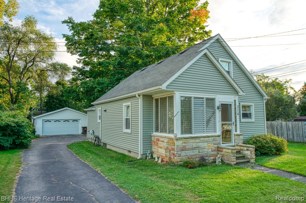 316 E WALNUT Street, Webberville, MI 48892 — front exterior
