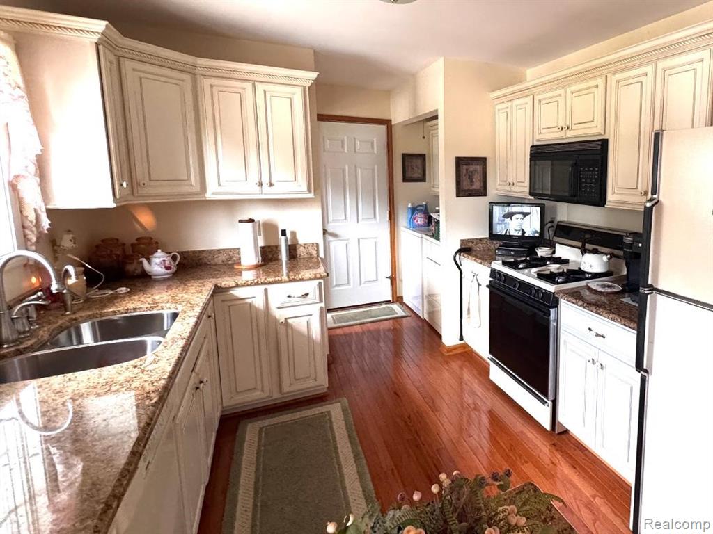6686 Schott Road, Mayville Vlg, MI 48744 — Photo 4