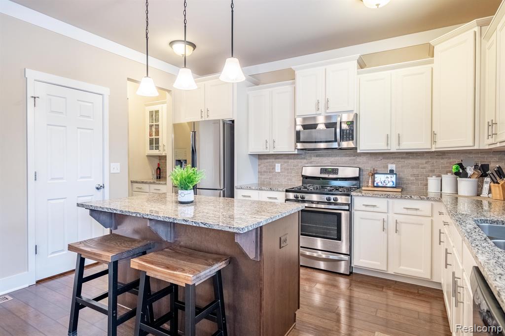 9595 NEUMANN Circle, Ypsilanti, MI 48197 — Photo 10