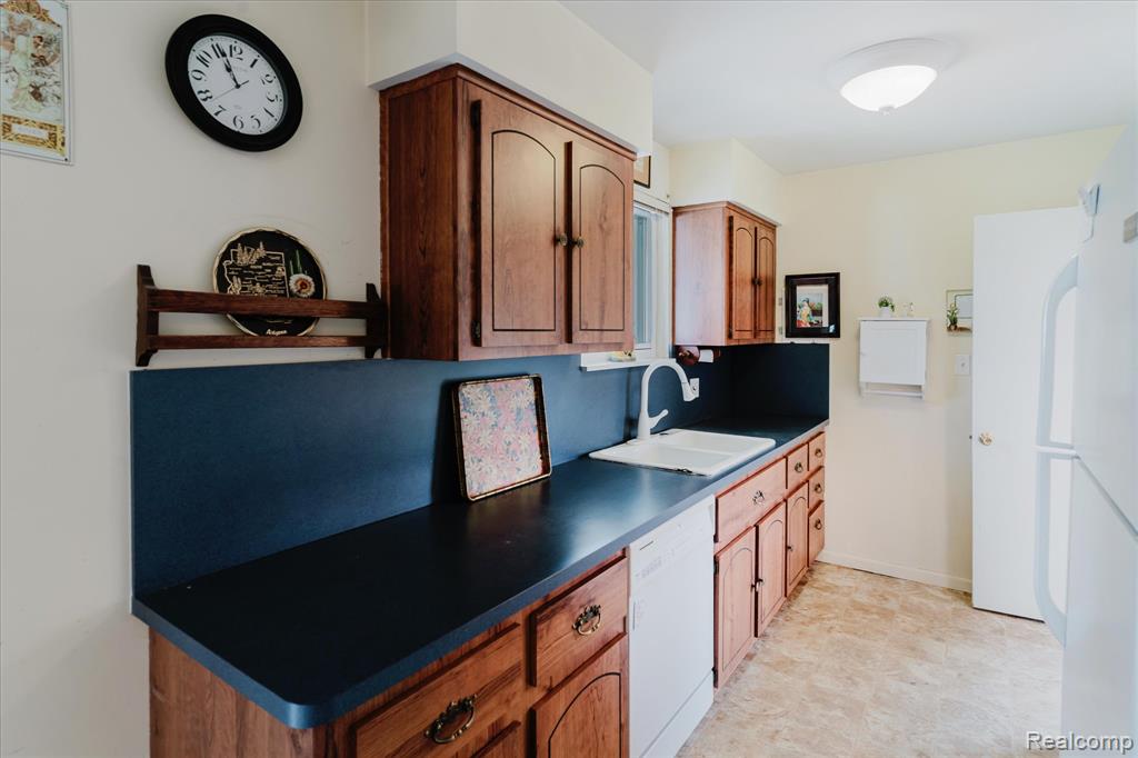 8949 Shannon Drive, Sterling Heights, MI 48314 — Photo 6