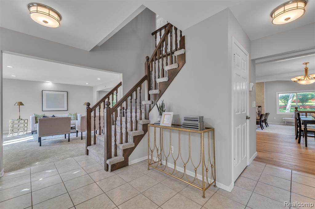5310 Pond Bluff Drive, West Bloomfield, MI 48323 — Photo 4