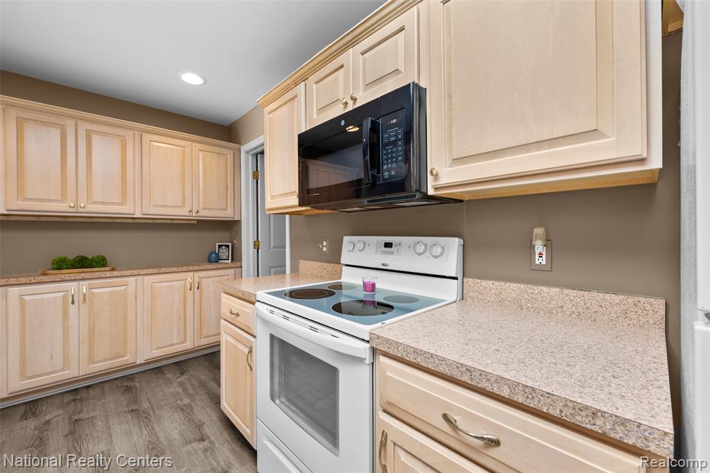 59321 Royal Oak Court, Washington, MI — Photo 10