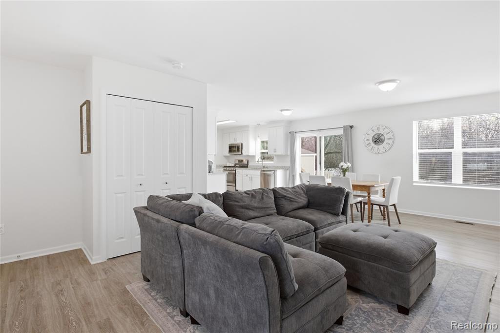 413 Newton Drive, Lake Orion, MI 48362 — Photo 9