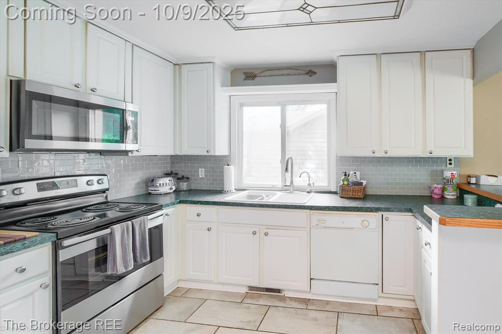 5241 Drayton Road, Clarkston, MI — Photo 14