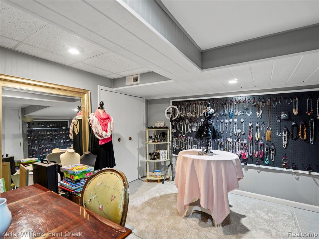 43092 Bond Court, Sterling Heights, MI 48313 — Photo 32
