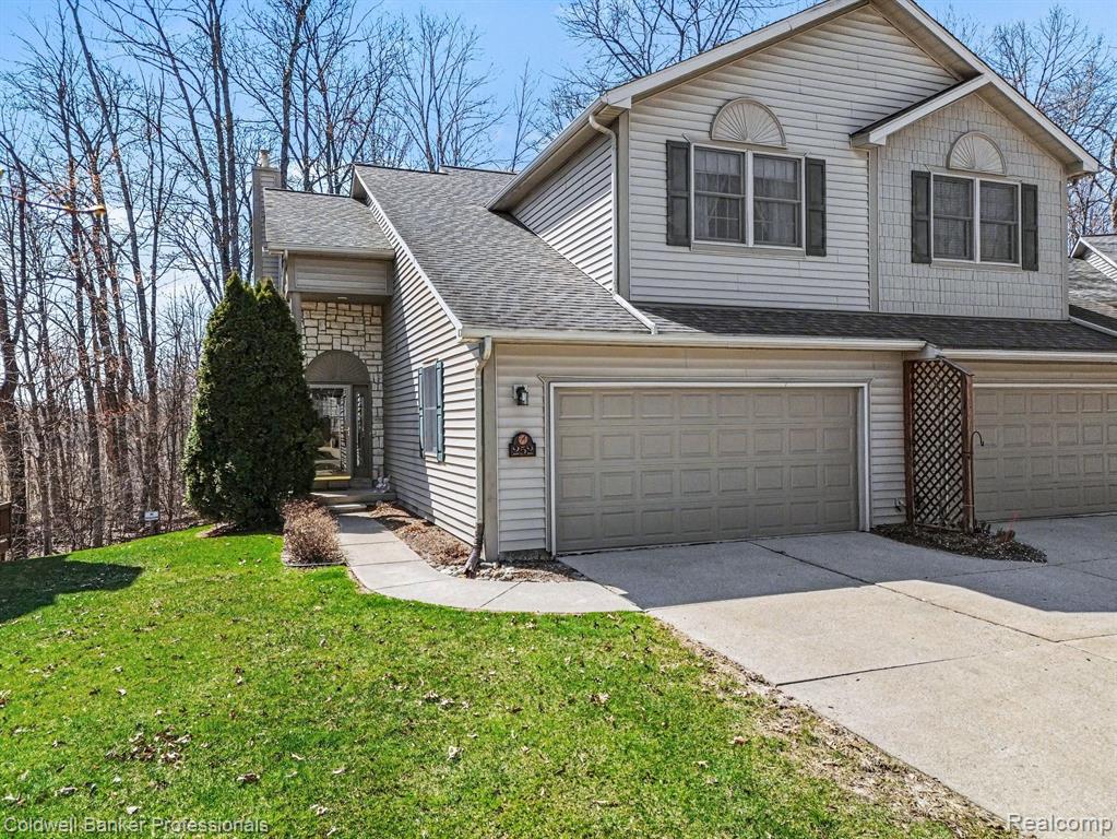 252 Stratford Lane, Lake Orion, MI — front exterior