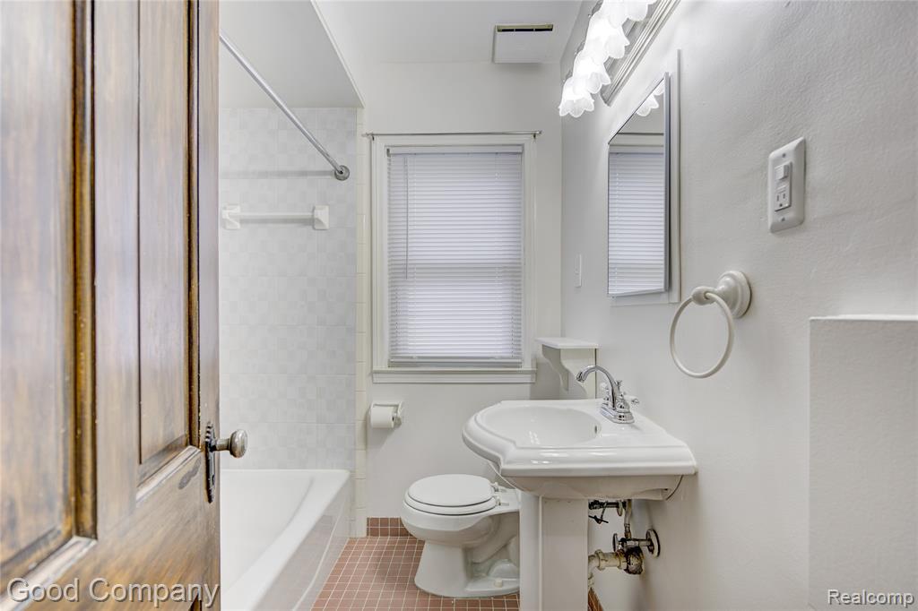 960 Columbia Road, Berkley, MI 48072 — Photo 18