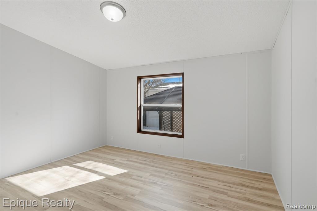 271 Lovell Court, Flushing, MI 48433 — Photo 17