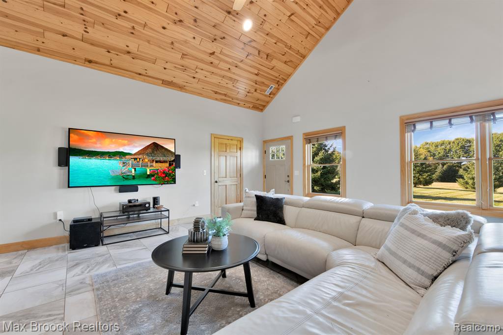 6300 HAZARD Road, Fenton, MI 48430 — Photo 4