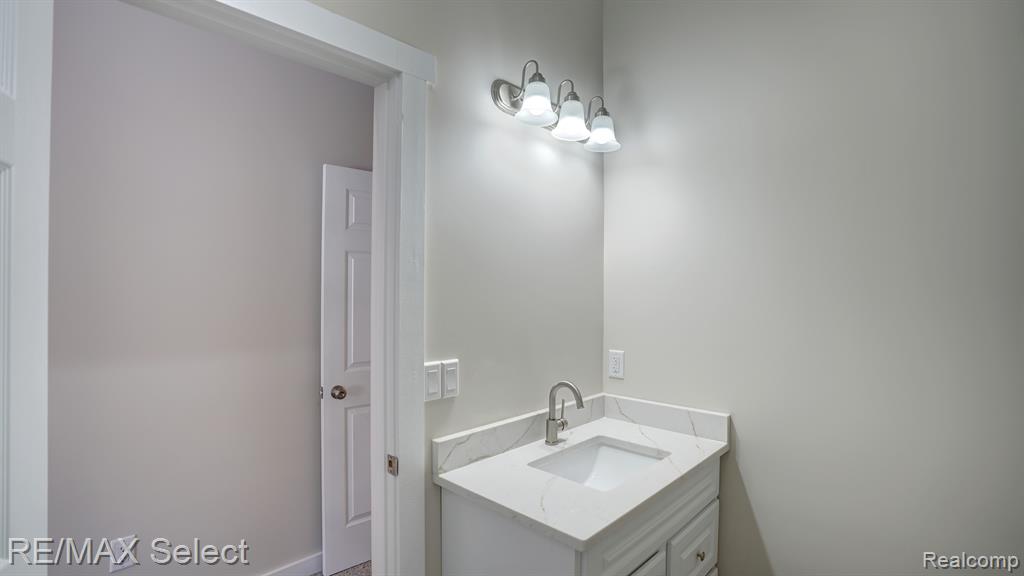 207 CLARENCE Street, Holly, MI 48442 — Photo 27