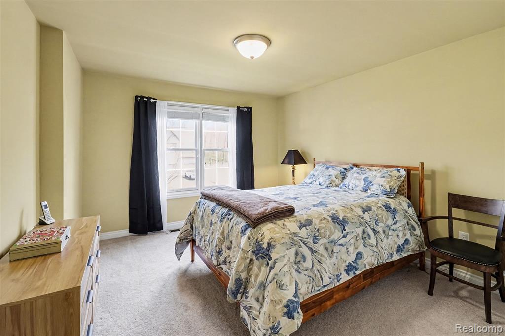 10229 Edgewood Drive, Grand Blanc, MI 48439 — Photo 12
