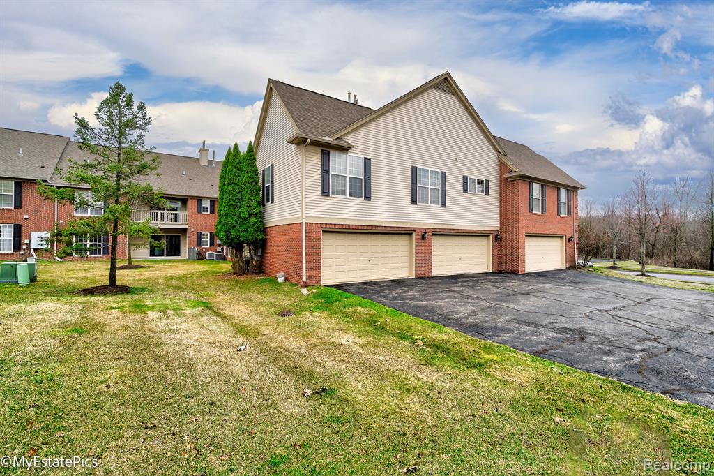 28231 CARLTON WAY Drive, Novi, MI 48377 — Photo 31