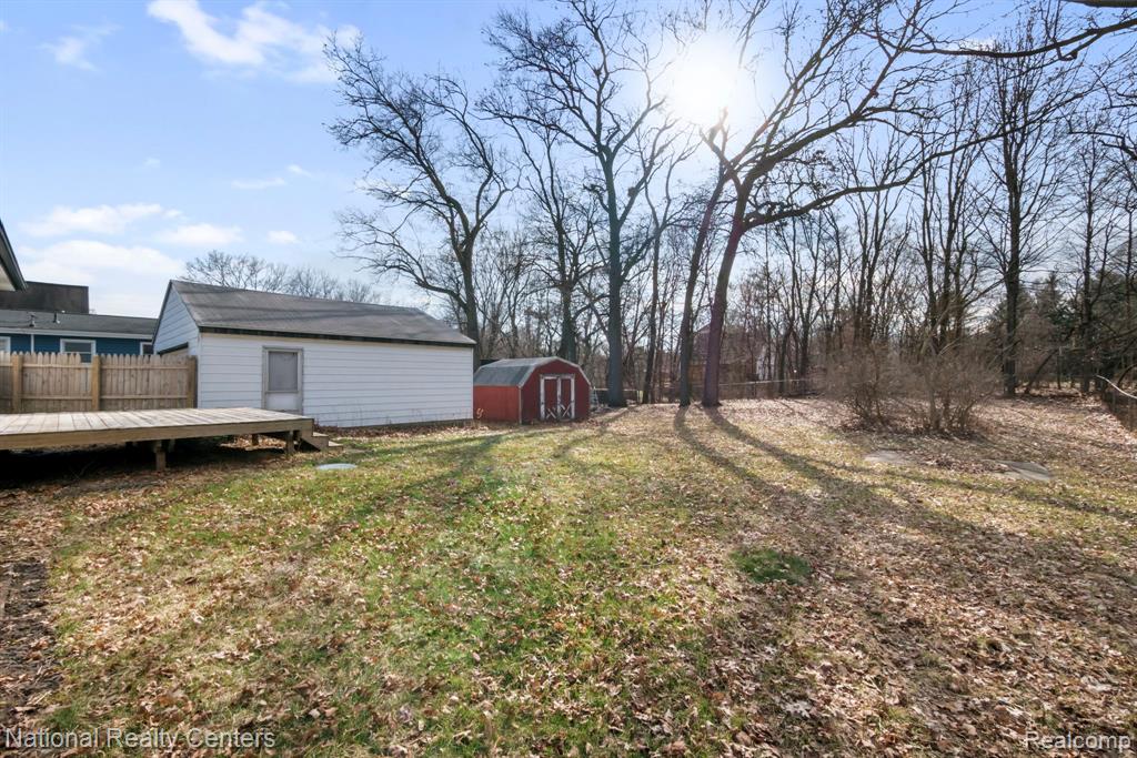 5691 Lake Grove Drive, White Lake, MI 48383 — Photo 20