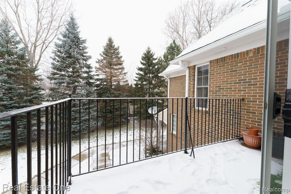 776 AMBERLY Drive, Unit B, Waterford, MI 48328 — Photo 21