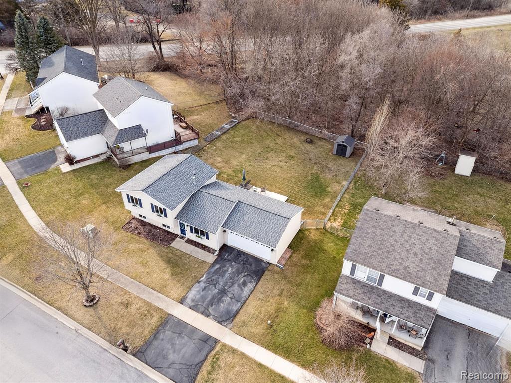 77 Coyote Court, Pinckney, MI 48169 — Photo 2