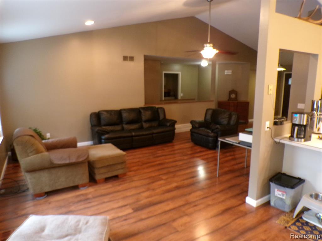 4213 CLINTONVILLE Road, Waterford, MI 48329 — Photo 6