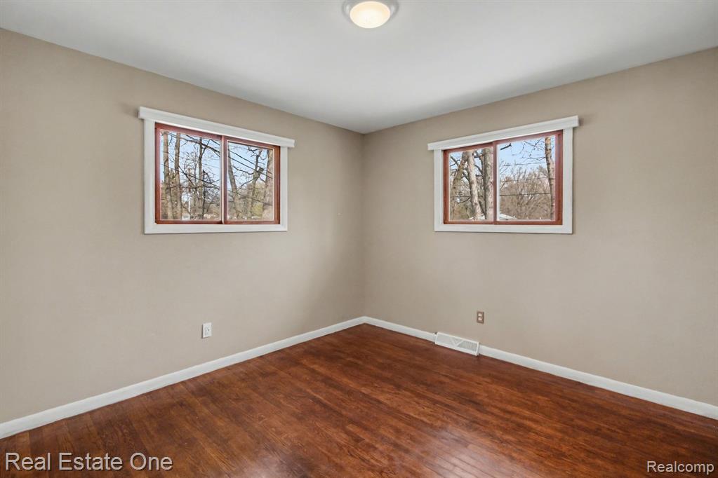 4937 Oak Park Drive, Clarkston, MI — Photo 11