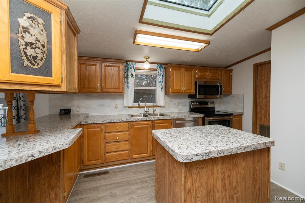 9198 Ashdown Avenue, White Lake, MI — Photo 7