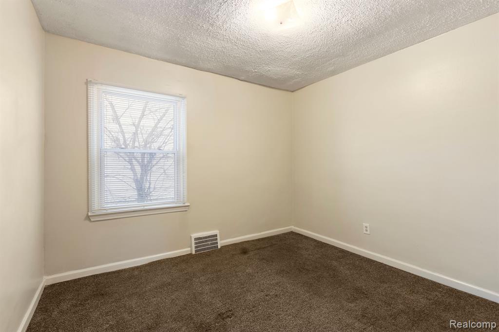 3112 S BASSETT Street, Detroit, MI 48217 — Photo 17