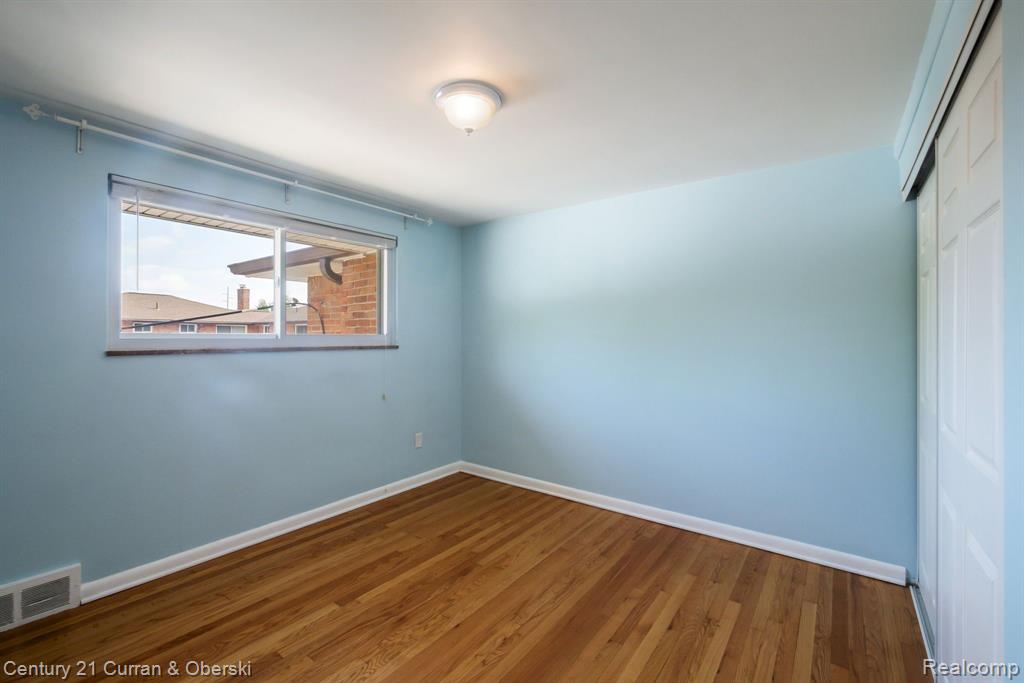 9917 MIDDLEBELT Road, Livonia, MI 48150 — Photo 23