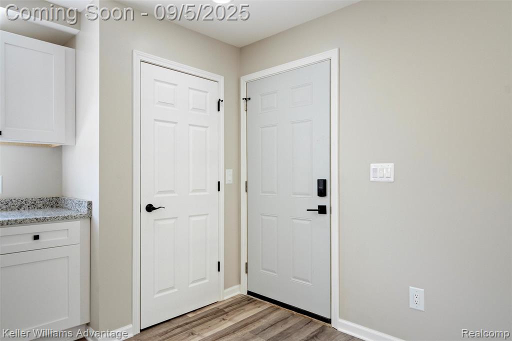9844 E Clements Circle, Livonia, MI 48150 — Photo 4