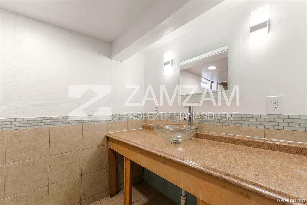 6869 Buhr Street, Hamtramck, MI 48212 — Photo 15