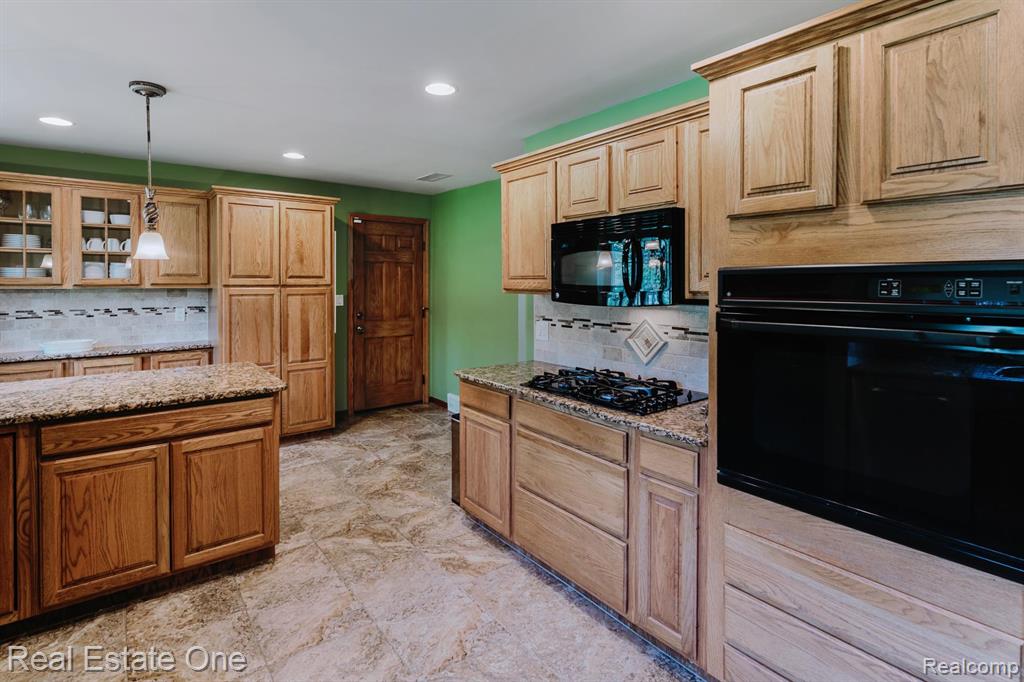 454 Lesdale Drive, Troy, MI 48085 — Photo 6