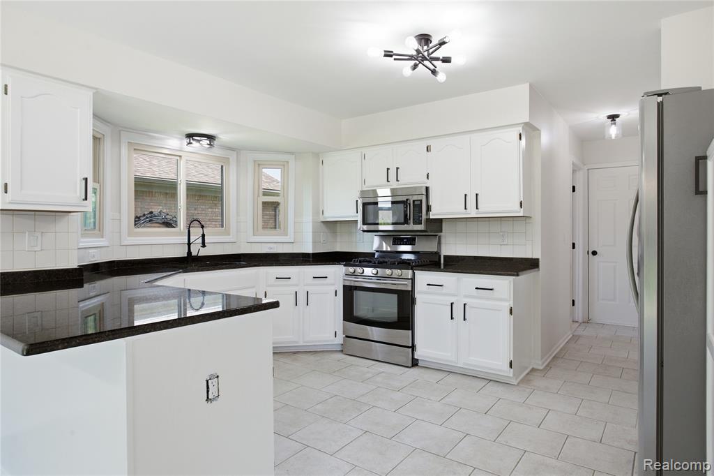 52658 Stag Ridge Drive, Macomb, MI 48042 — Photo 8