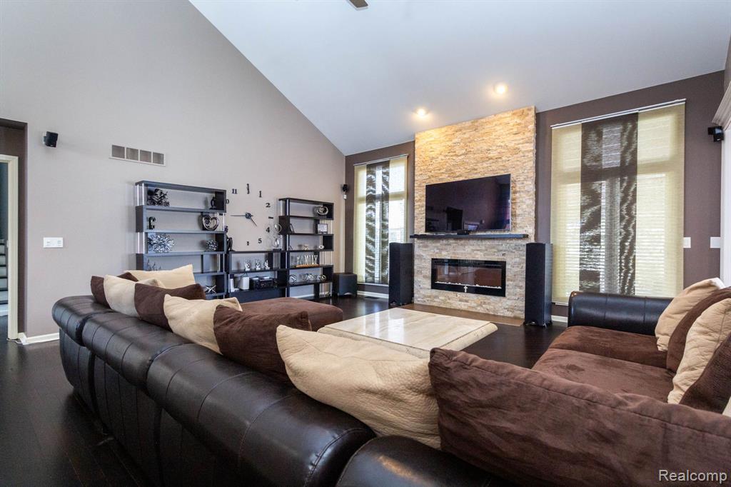 49683 Yale Drive, Macomb, MI 48044 — Photo 9